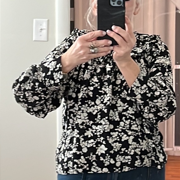 ZARA FLORAL BLOUSE SZ L WHITE AND BLACK RUFFLES COTTAGECORE COASTAL PRAIRIE - Picture 2 of 10